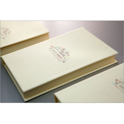 Коробочка-книжечка для стандартной флешки Айвори с печатью вашего лого