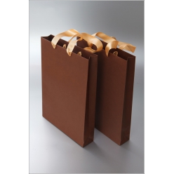 Дизайнерский подарочный пакет стандарт коричневый 24х32 см